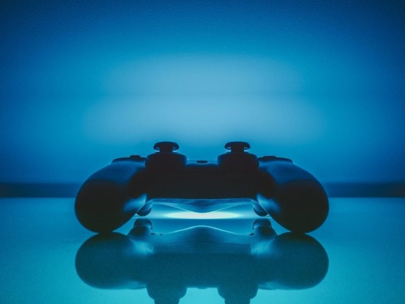 Pad do gier na niebieskim tle, Steam Next Fest i jak działa algorytm Steam